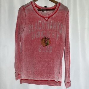 1269. Women's Chicago Blackhawks T-Shrit EUC Size XL